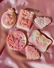 Load image into Gallery viewer, Queen Conch Carving | Choose Your Style