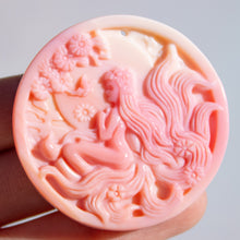 Load image into Gallery viewer, Queen Conch Carving | Choose Your Style
