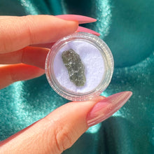 Load image into Gallery viewer, moldavite B | 0.84 g
