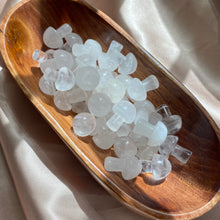 Load image into Gallery viewer, clear quartz mini mushroom
